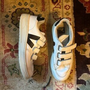Veja Recife 3 lock Velcro strap sneaker